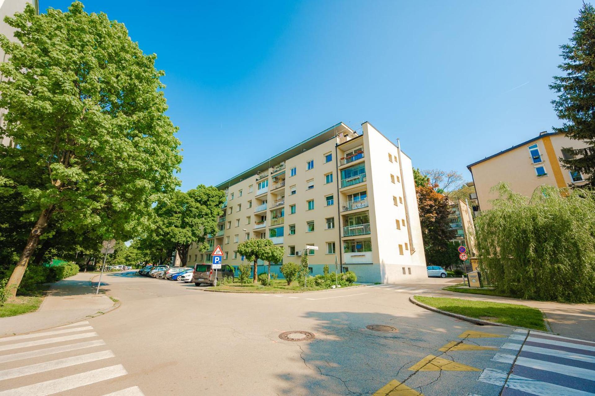 Apartment 396