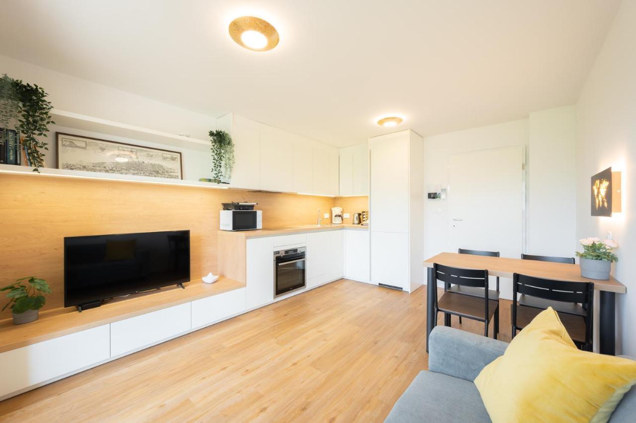 Apartment 396